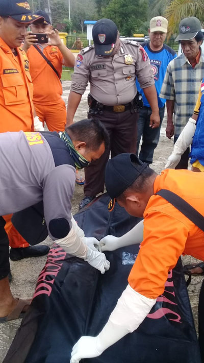 Tiga Hari Tenggelam di Sungai Kuantan, Akhirnya Nenek Nursana (80) Warga Pebaun Ditemukan di Inuman